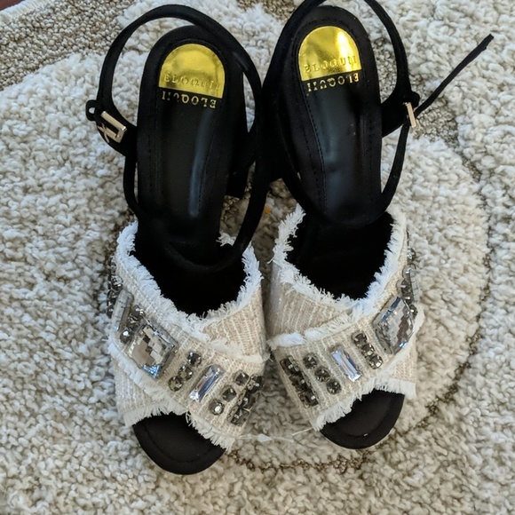 Eloquii Black/offwhite block heels T strap sandal - Picture 2 of 8